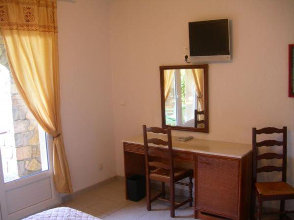 Hotel De La Madeleine à Tornac 2*